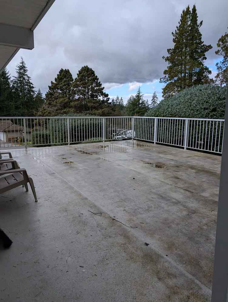 power-washing-richmond-deck-before power washing richmond deck before